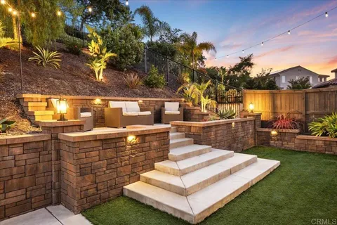 a view of a house with backyard and porch