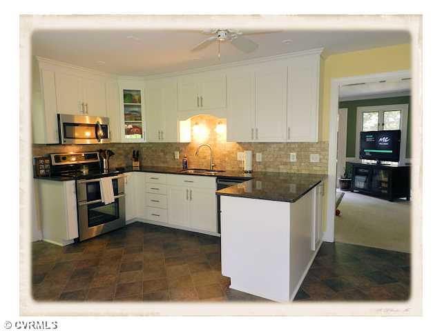 8628 Trabue Road Richmond, VA 23235 - Photo 5 of 24 Kitchen - Great kitchen space, with new lighting, ceiling fan.