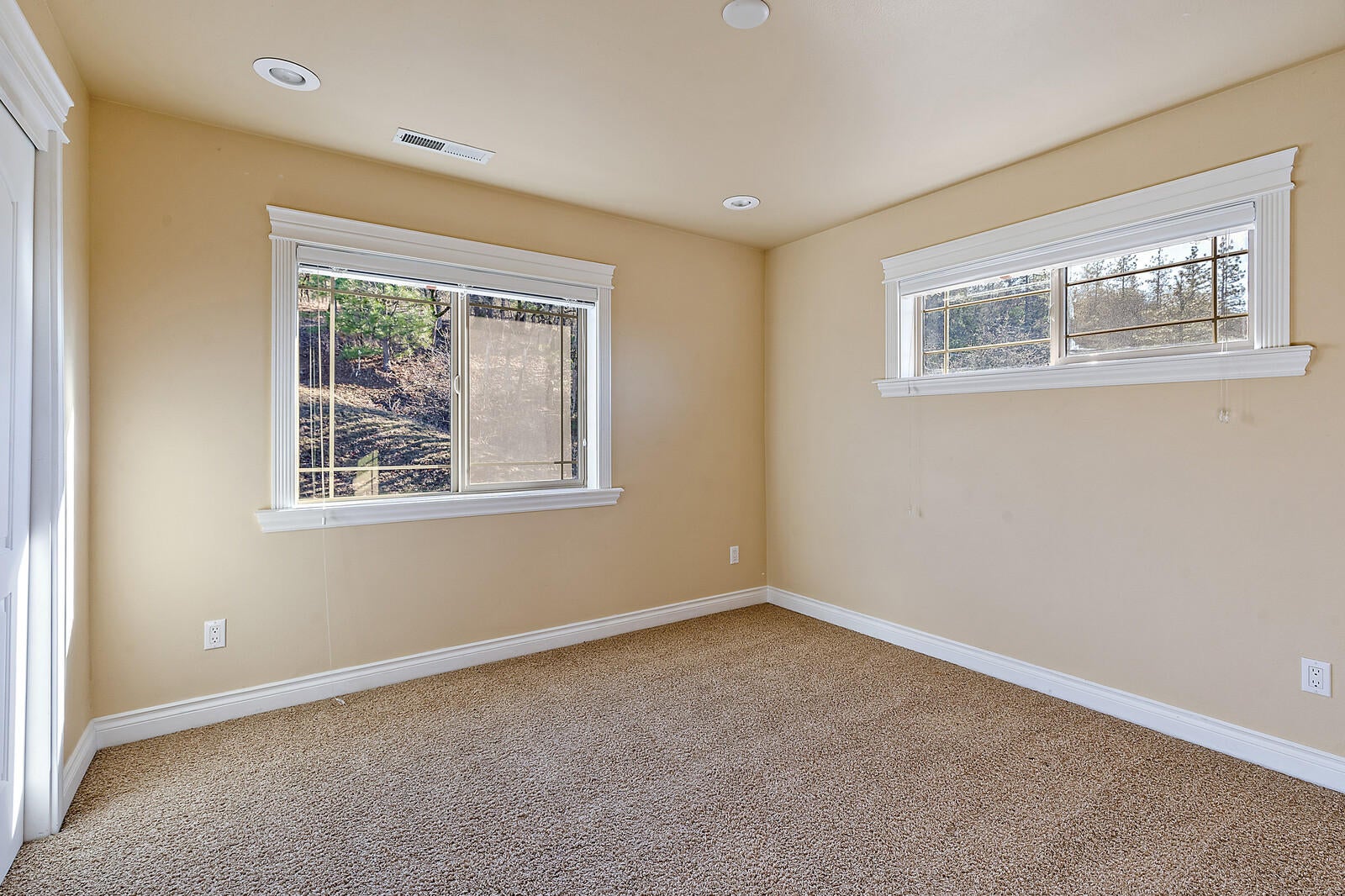 1306 Poppy Ridge Drive Eagle Point, OR 97524 - Photo 17 of 32 17