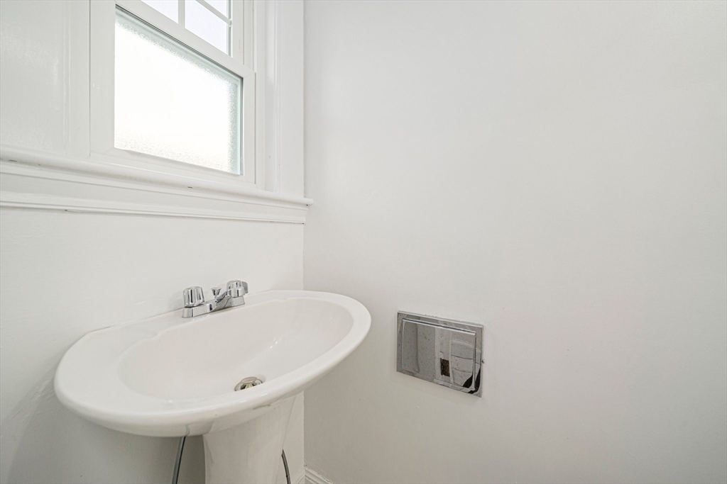 93 Lincoln Road Medford, MA 02155 - Photo 19 of 32