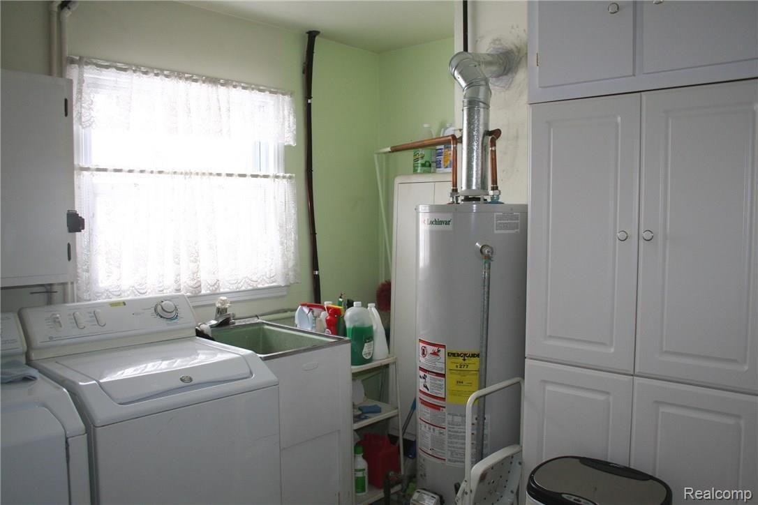 19601 Frazho Road Roseville, MI 48066 - Photo 30 of 40 IMG_3326.JPG