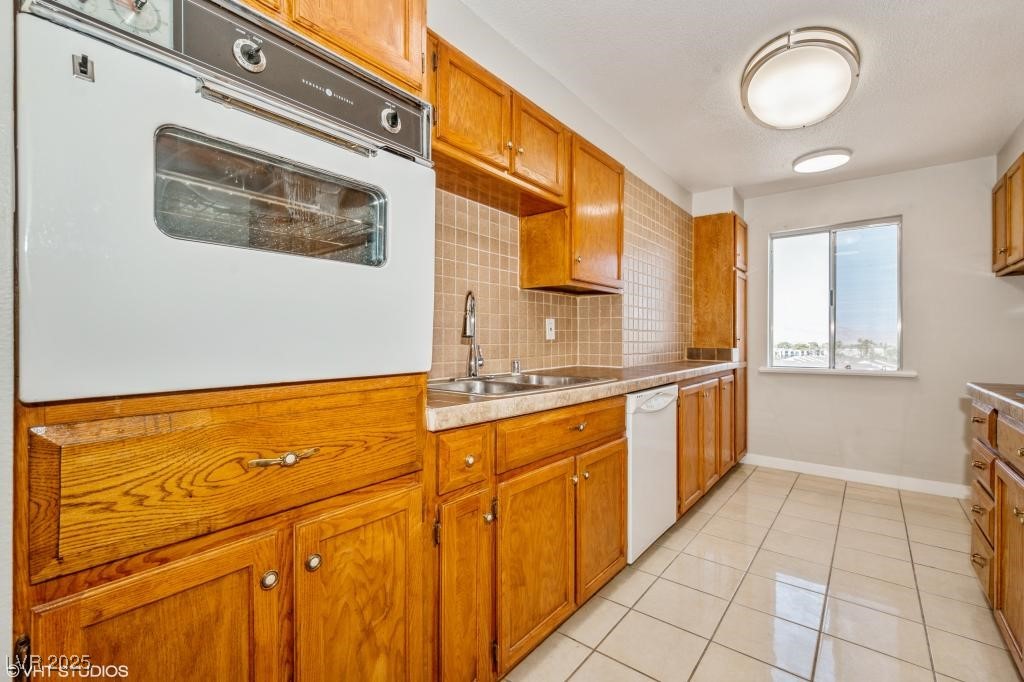 745 North Royal Crest Circle, Unit 157 Las Vegas, NV 89169 - Photo 7 of 18