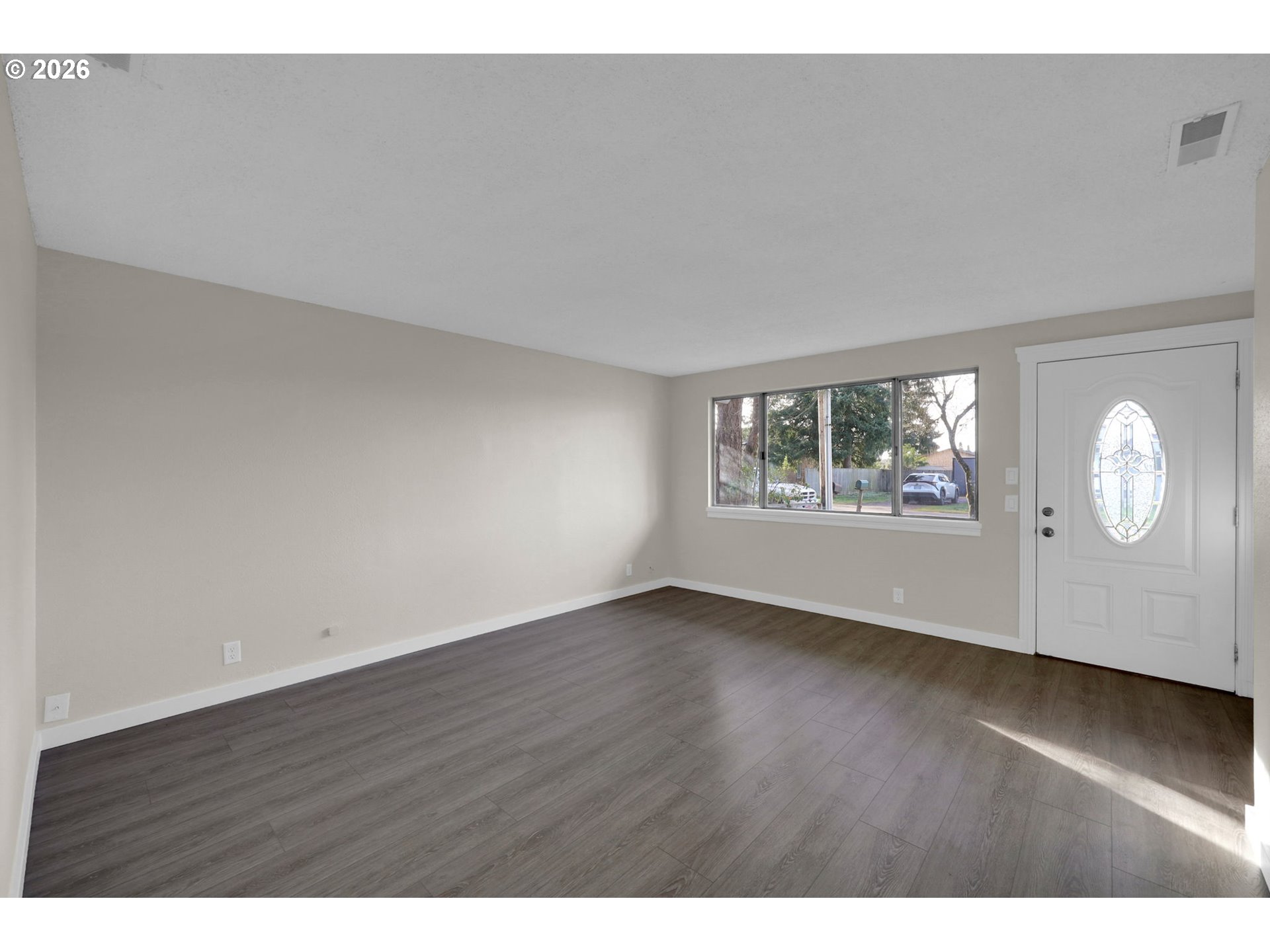 733 54th Street Springfield, OR 97478 - Photo 4 of 37