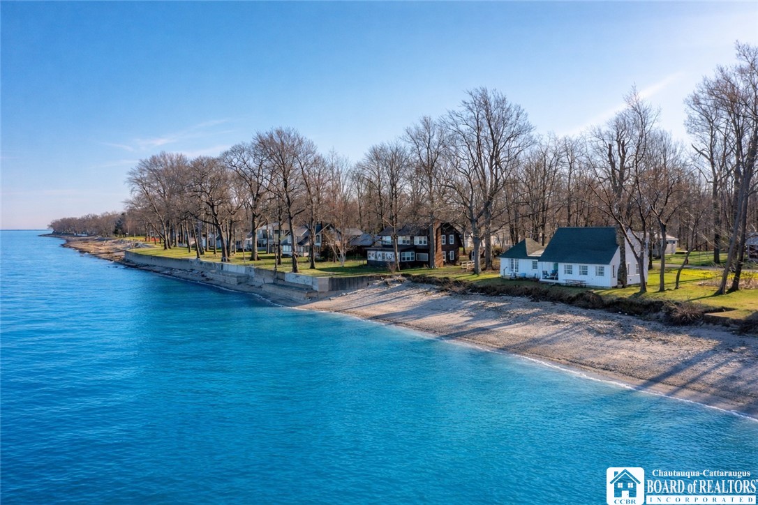  155 FEET LAKE FRONTAGE