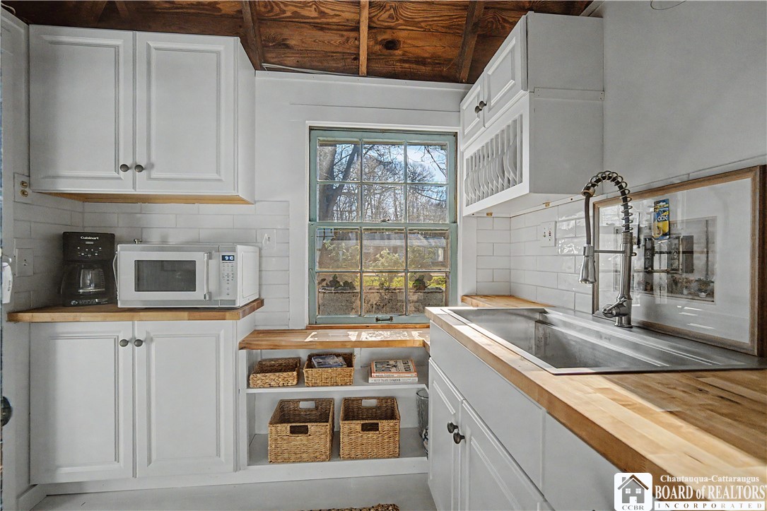 10155 Patterson Lane Portland, NY 14063 - Photo 11 of 39 KITCHEN