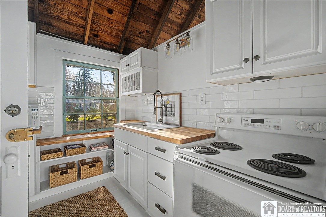 10155 Patterson Lane Portland, NY 14063 - Photo 12 of 39 KITCHEN