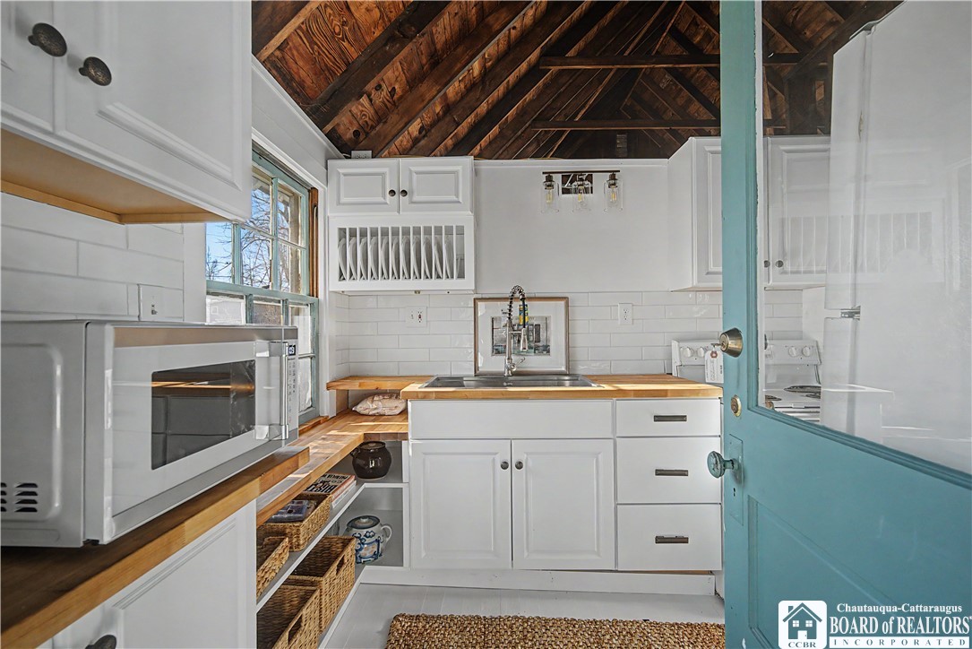 10155 Patterson Lane Portland, NY 14063 - Photo 13 of 39 KITCHEN
