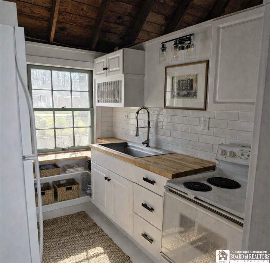 10155 Patterson Lane Portland, NY 14063 - Photo 10 of 39 KITCHEN