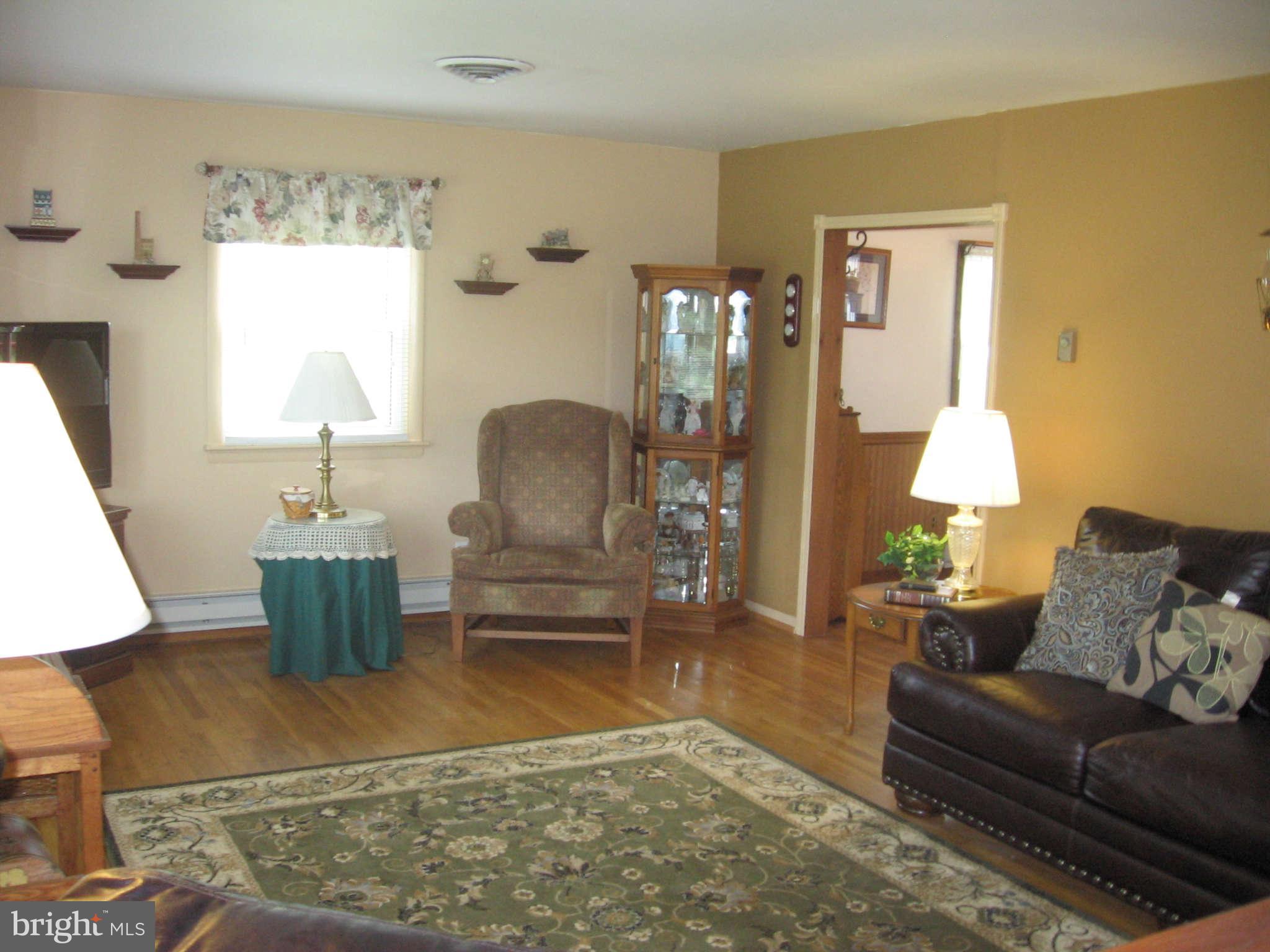 4705 Old Hanover Road Westminster, MD 21158 - Photo 8 of 30 Living Room