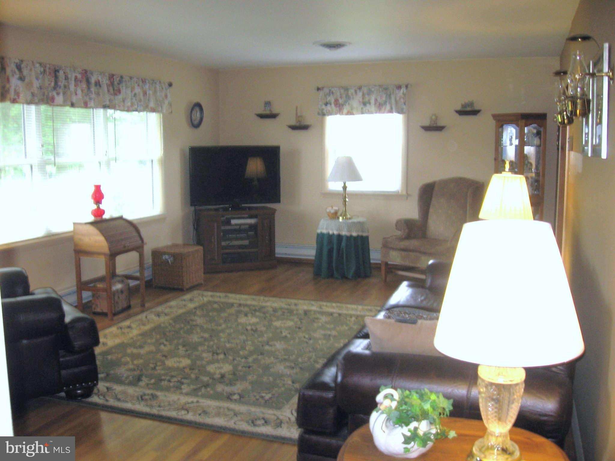 4705 Old Hanover Road Westminster, MD 21158 - Photo 9 of 30 Living Room