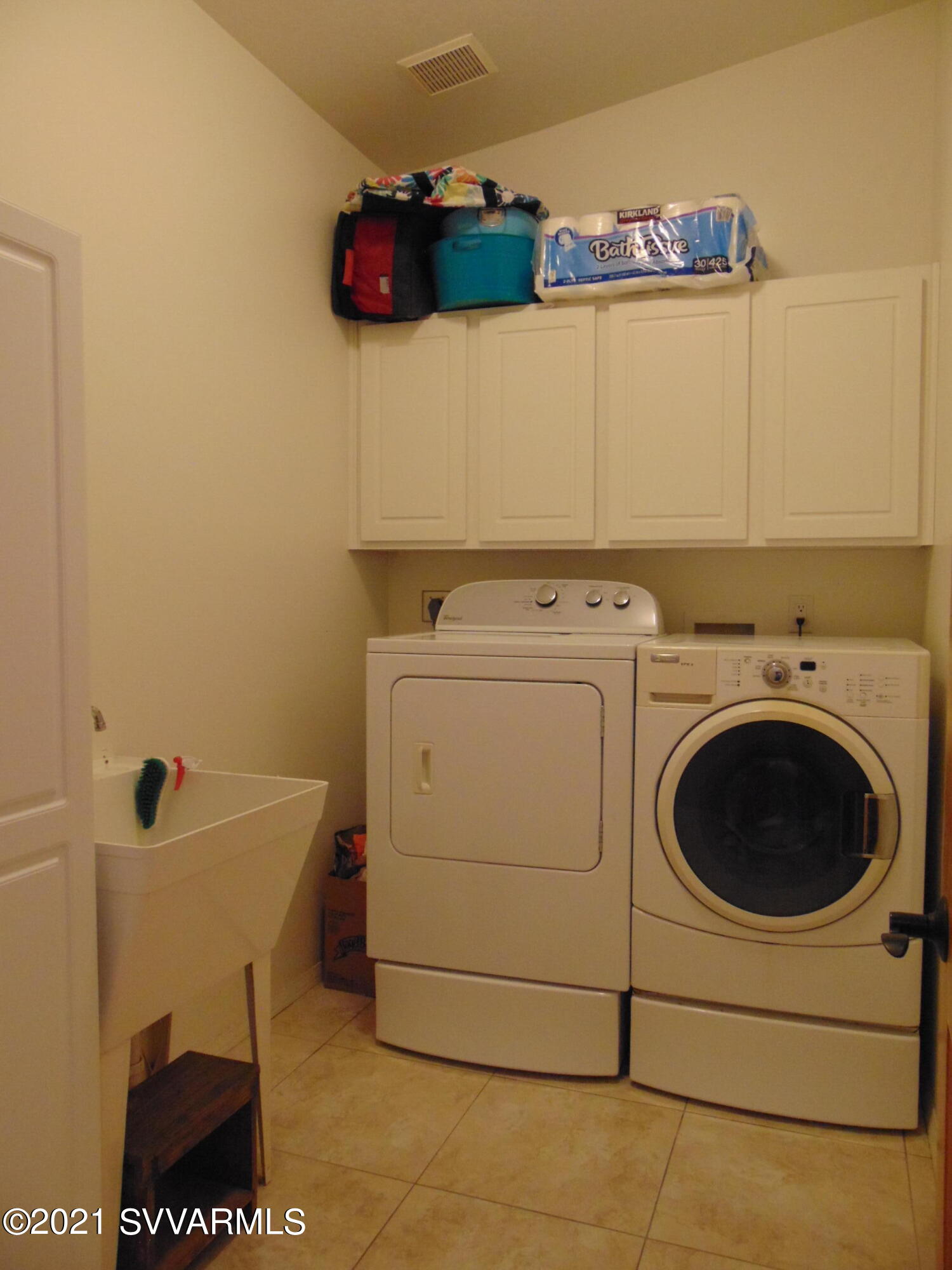 3995 East Beaver Vista Road Rimrock, AZ 86335 - Photo 26 of 40 a utility room with dryer and washer