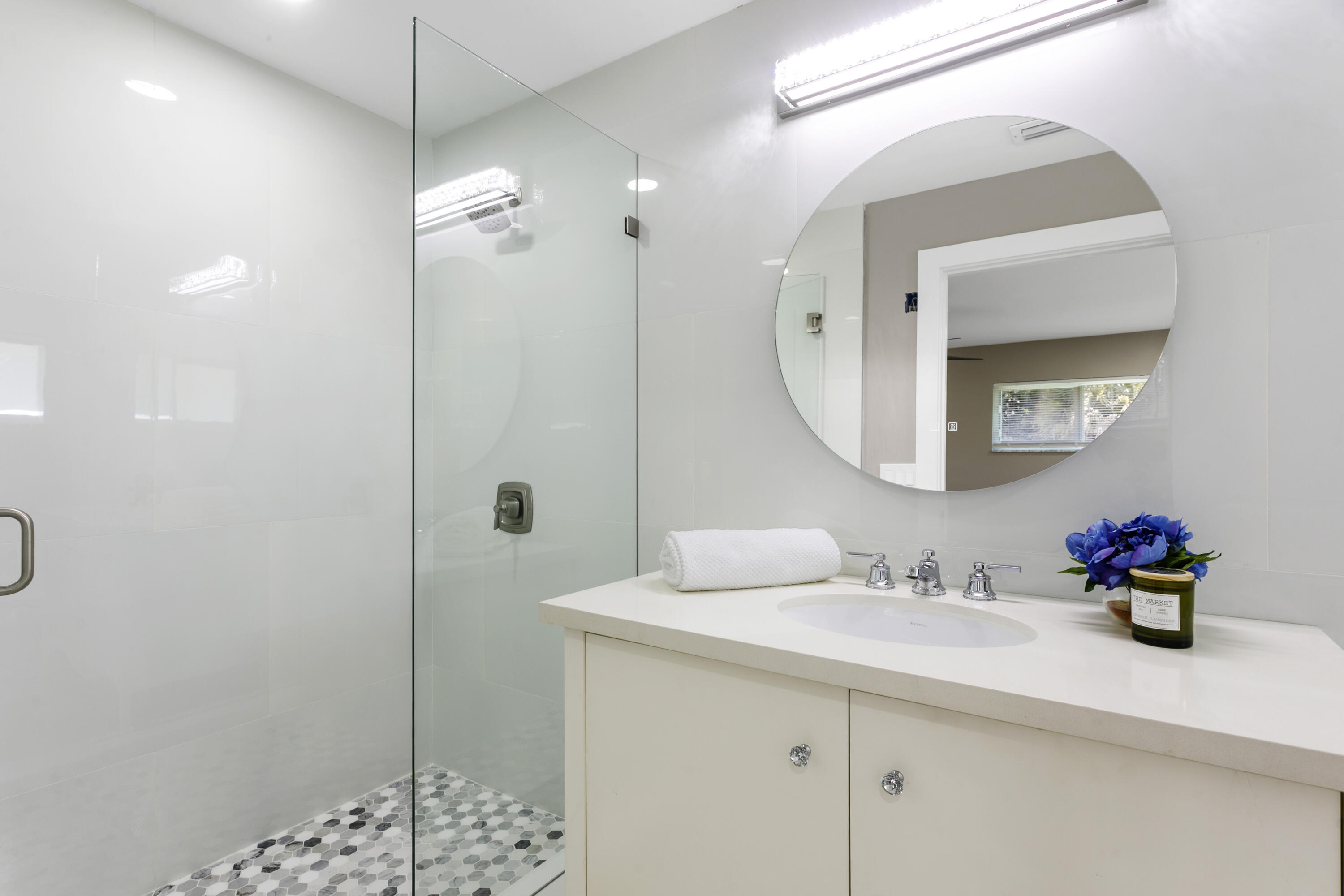 5200 Club Road Haverhill, FL 33415 - Photo 19 of 33 a bathroom with a sink vanity and a mirror