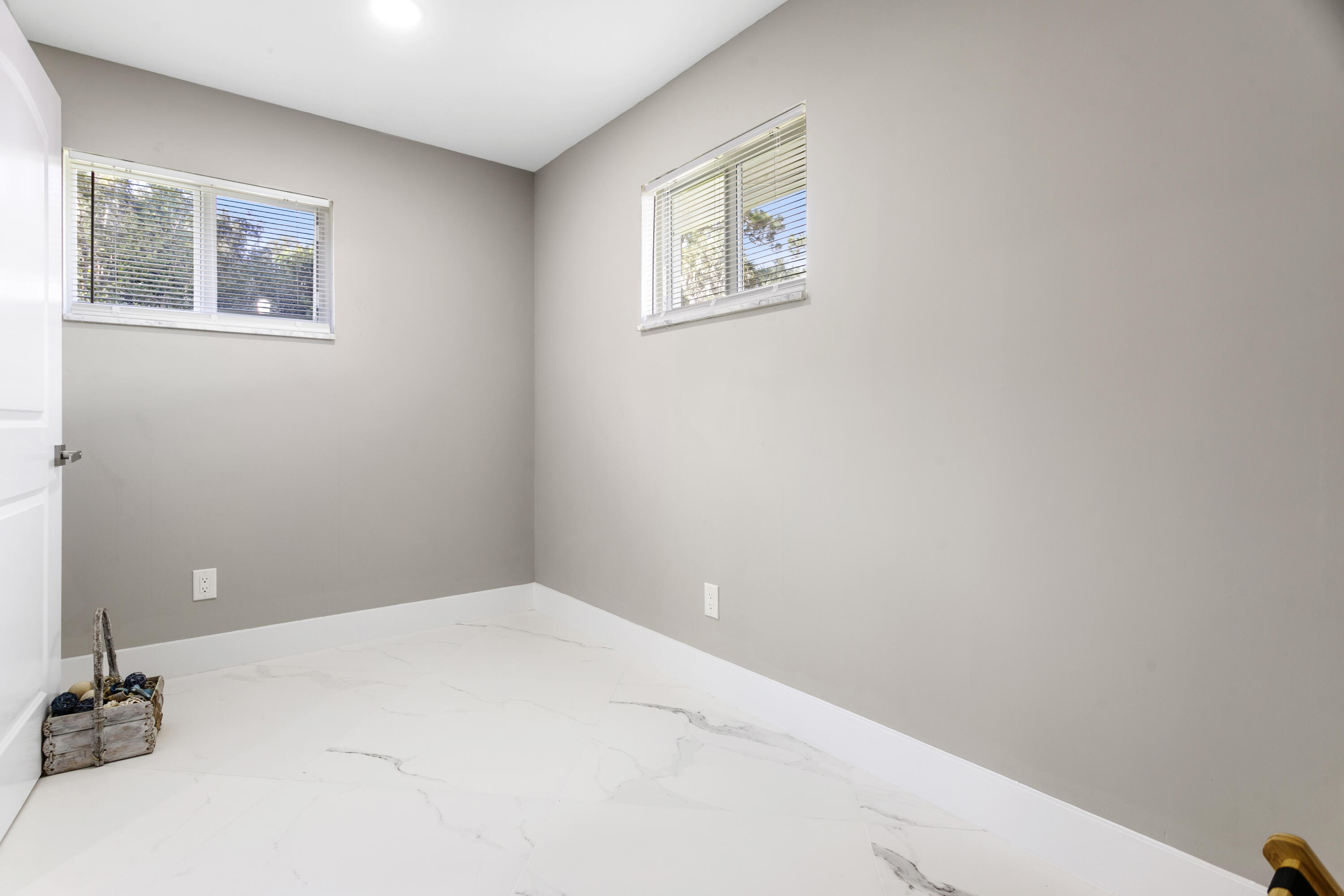 5200 Club Road Haverhill, FL 33415 - Photo 20 of 33 a view of a room with a window
