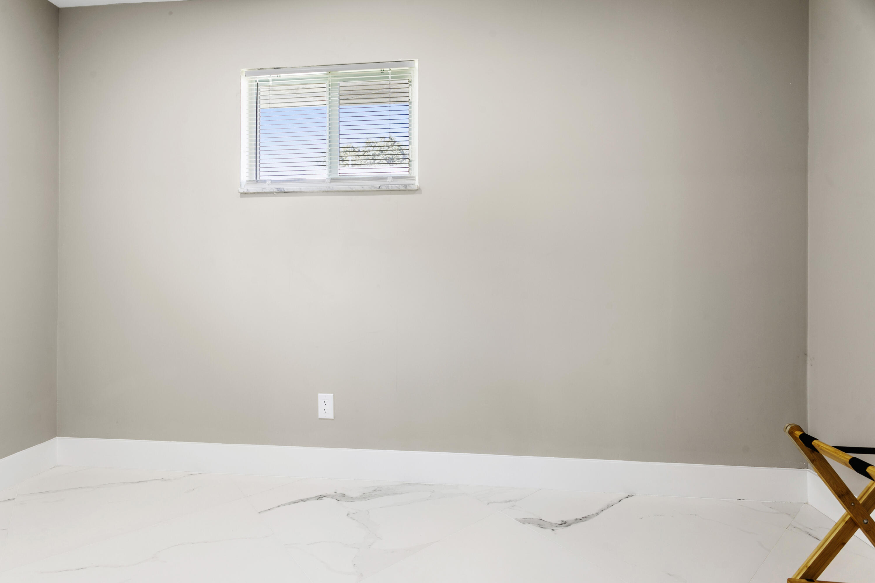 5200 Club Road Haverhill, FL 33415 - Photo 21 of 33 a view of a small space