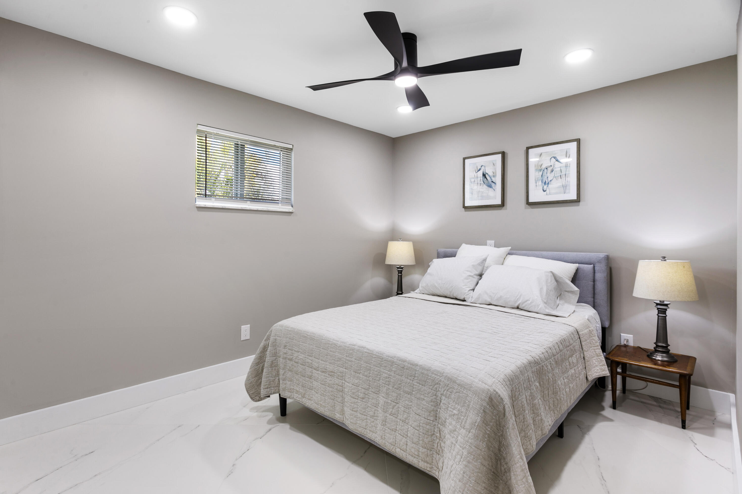 5200 Club Road Haverhill, FL 33415 - Photo 22 of 33 a bedroom with a bed and a lamp