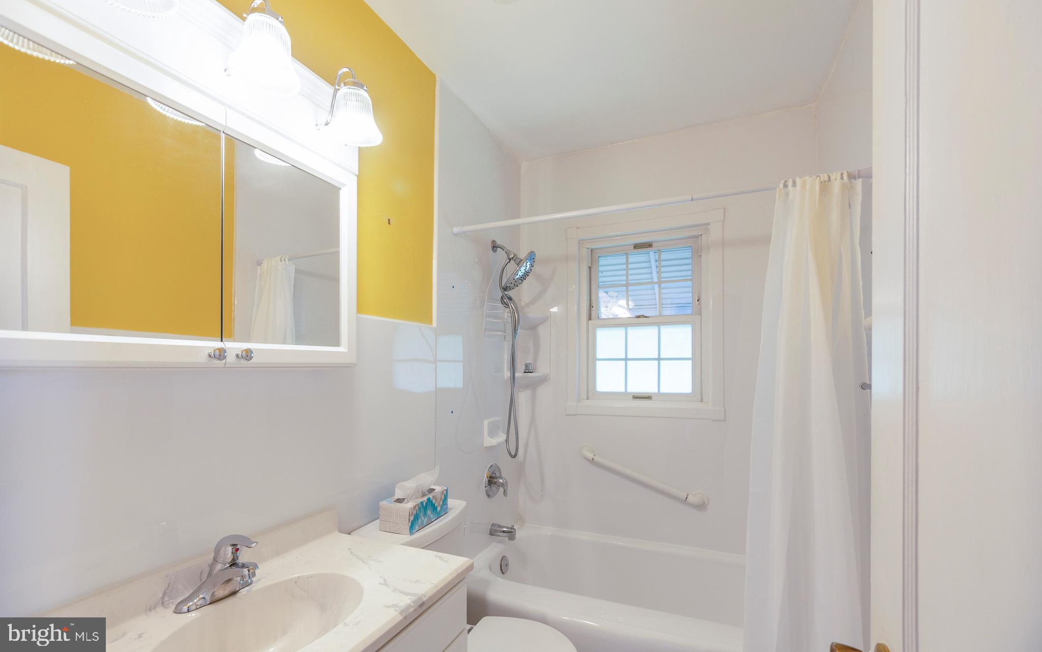 2924 Larkin Road Marcus Hook, PA 19061 - Photo 12 of 22 Bathroom