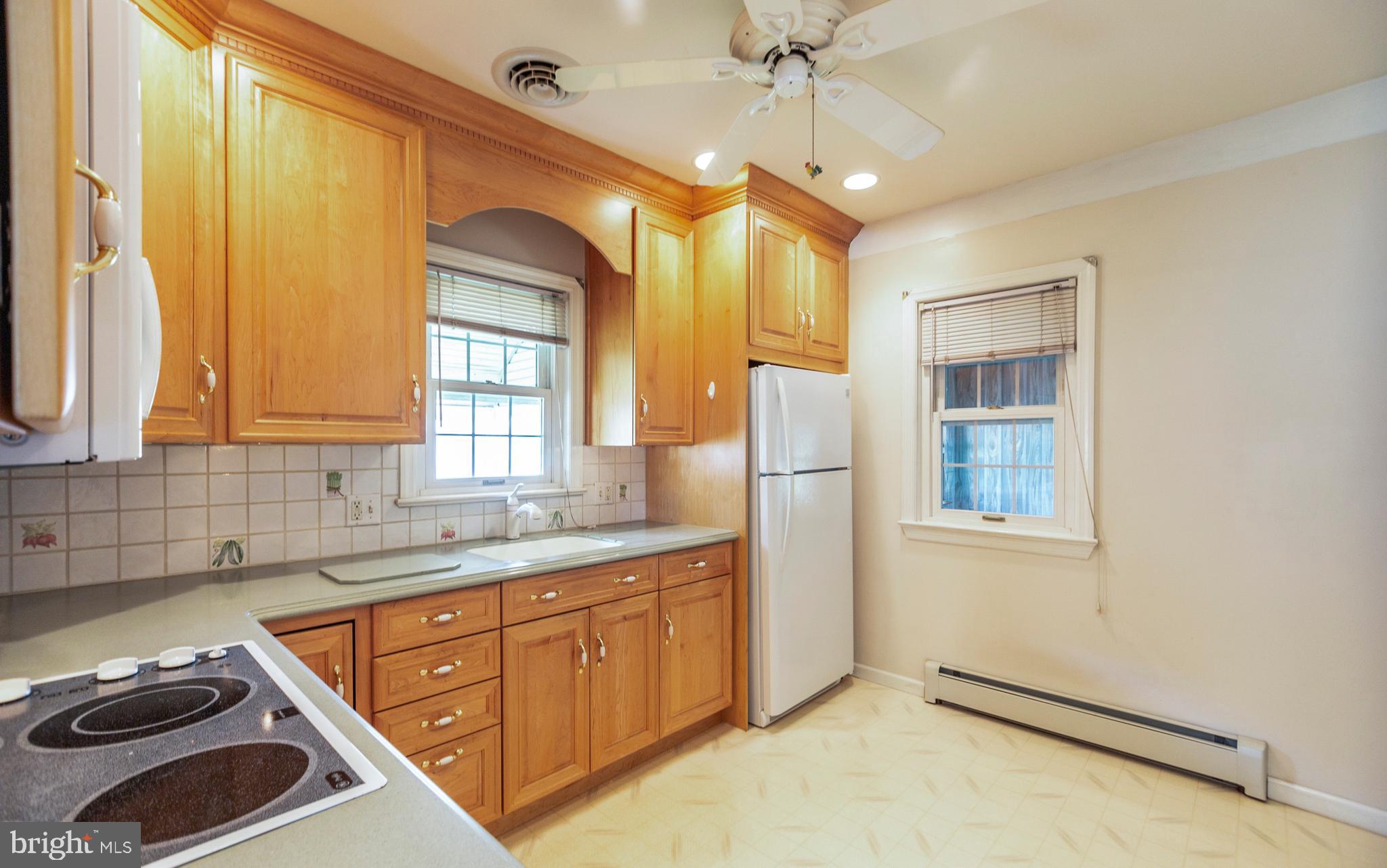 2924 Larkin Road Marcus Hook, PA 19061 - Photo 5 of 22 Kitchen