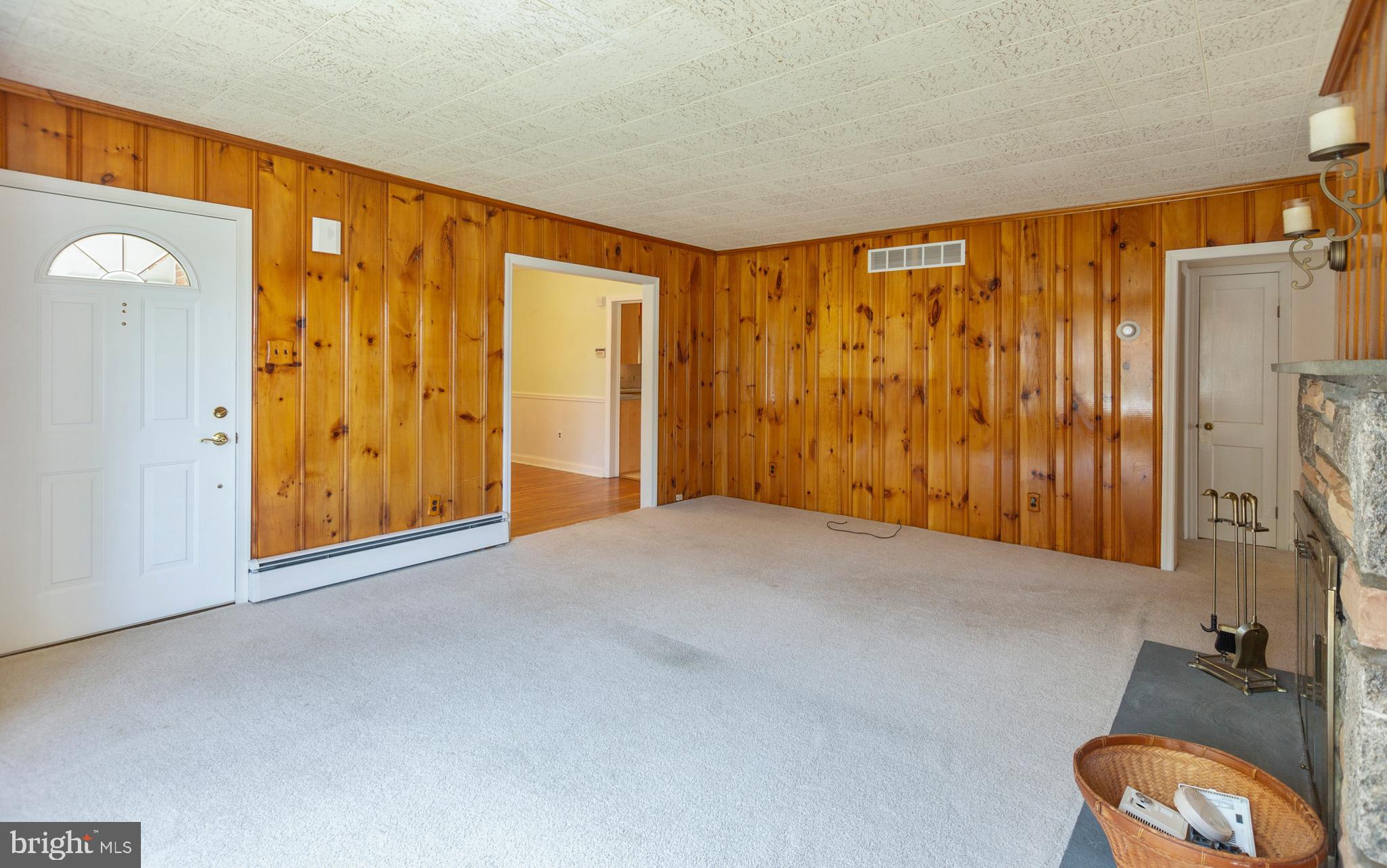 2924 Larkin Road Marcus Hook, PA 19061 - Photo 8 of 22 Living Room