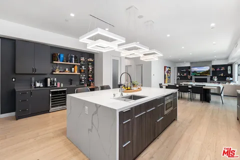 $2,850,000 | 5131 Etiwanda Avenue, Tarzana, CA 91356