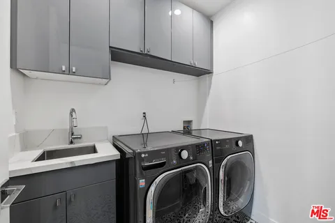 $2,850,000 | 5131 Etiwanda Avenue, Tarzana, CA 91356