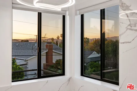 $2,850,000 | 5131 Etiwanda Avenue, Tarzana, CA 91356