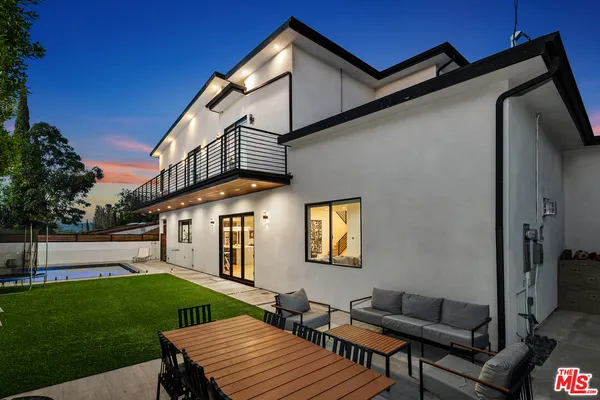 a view of outdoor space yard deck and patio