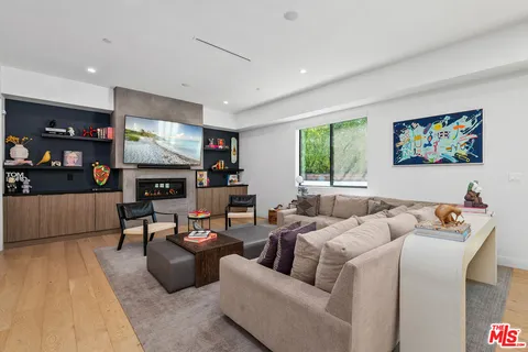 $2,850,000 | 5131 Etiwanda Avenue, Tarzana, CA 91356