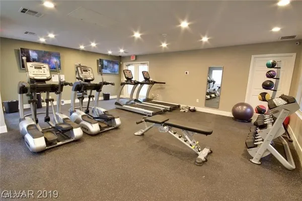 $2,995 | 4200 South Valley View Boulevard, Unit 2001, Las Vegas, NV 89103