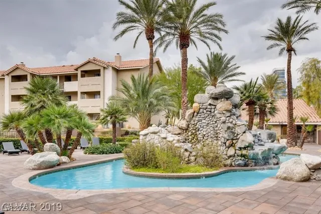 $2,995 | 4200 South Valley View Boulevard, Unit 2001, Las Vegas, NV 89103