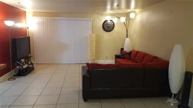 $2,995 | 4200 South Valley View Boulevard, Unit 2001, Las Vegas, NV 89103