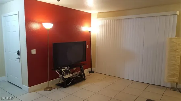 $2,995 | 4200 South Valley View Boulevard, Unit 2001, Las Vegas, NV 89103