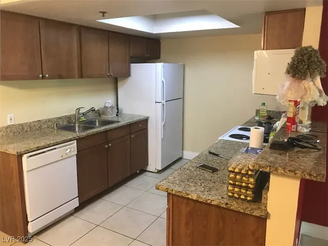 $2,995 | 4200 South Valley View Boulevard, Unit 2001, Las Vegas, NV 89103