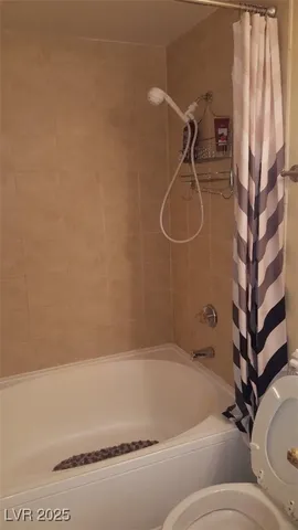 $2,995 | 4200 South Valley View Boulevard, Unit 2001, Las Vegas, NV 89103