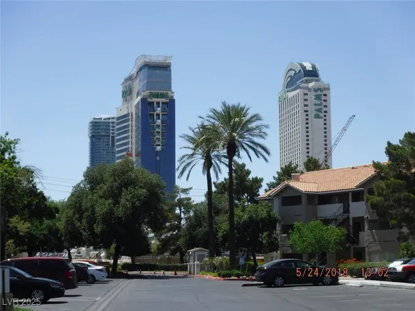 $2,995 | 4200 South Valley View Boulevard, Unit 2001, Las Vegas, NV 89103