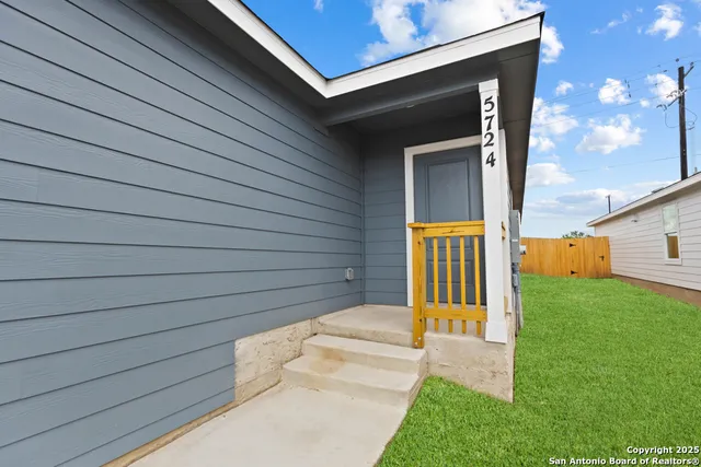 a view of a back yard of the house