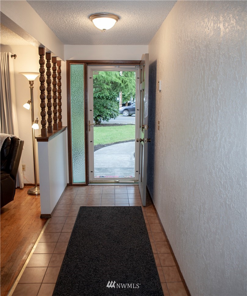 12632 Alexander Road Everett, WA 98204 - Photo 3 of 25 Gallery Image 3