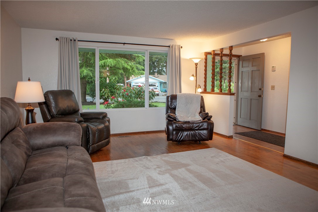 12632 Alexander Road Everett, WA 98204 - Photo 4 of 25 Gallery Image 4