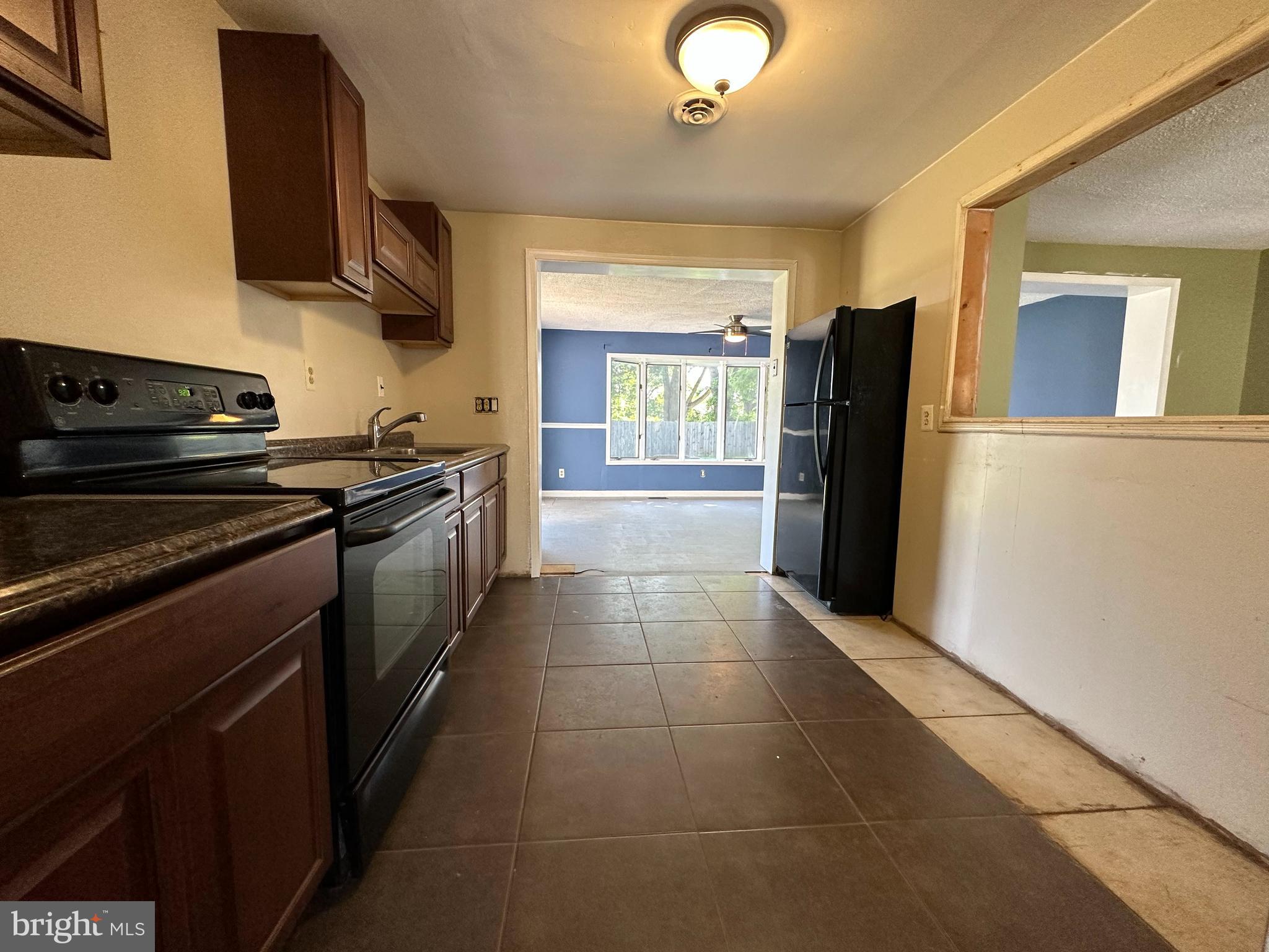 11903 Indigo Road Silver Spring, MD 20906 - Photo 12 of 29 Kitchen