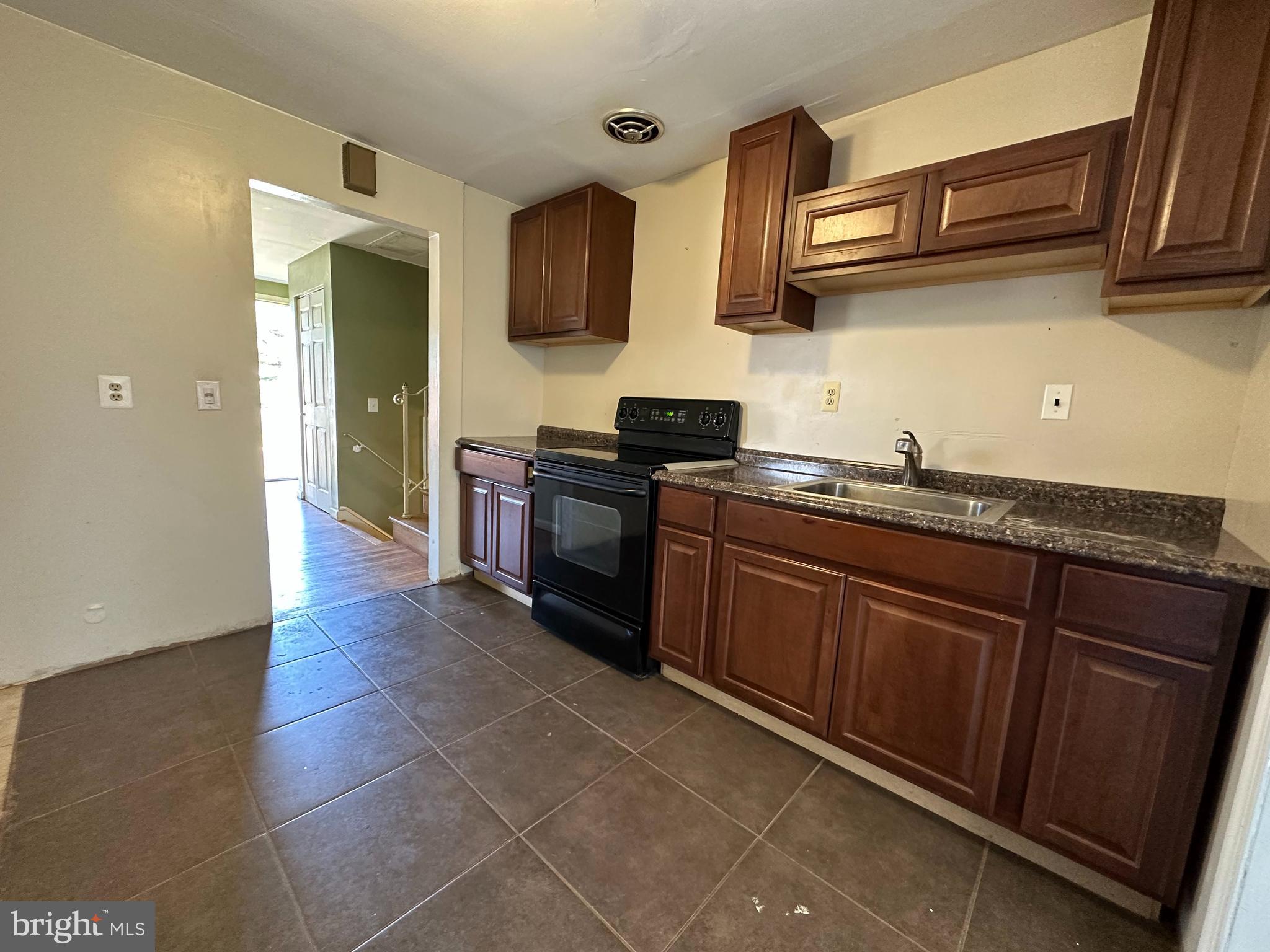 11903 Indigo Road Silver Spring, MD 20906 - Photo 13 of 29 Kitchen