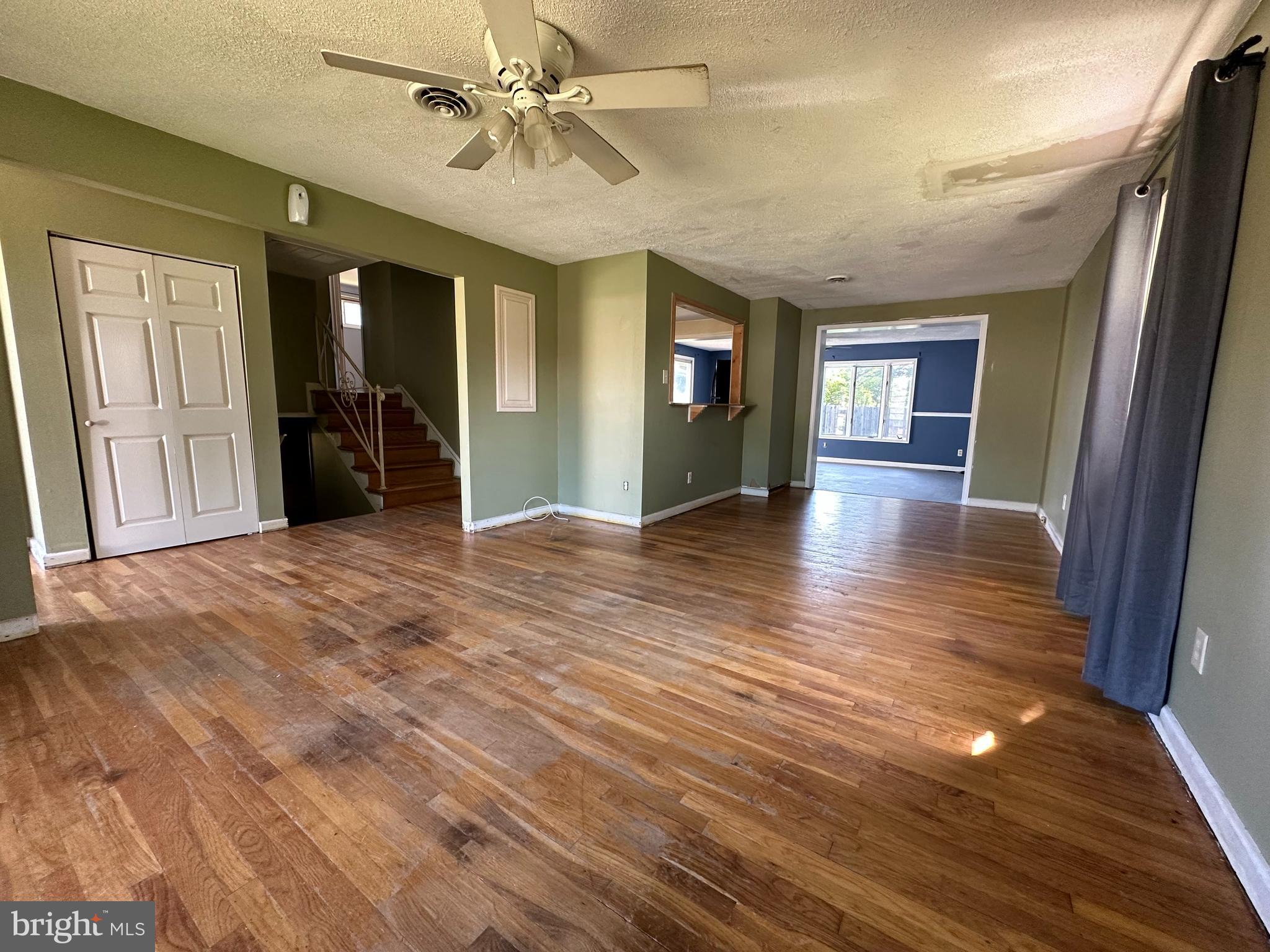 11903 Indigo Road Silver Spring, MD 20906 - Photo 7 of 29 Living Room