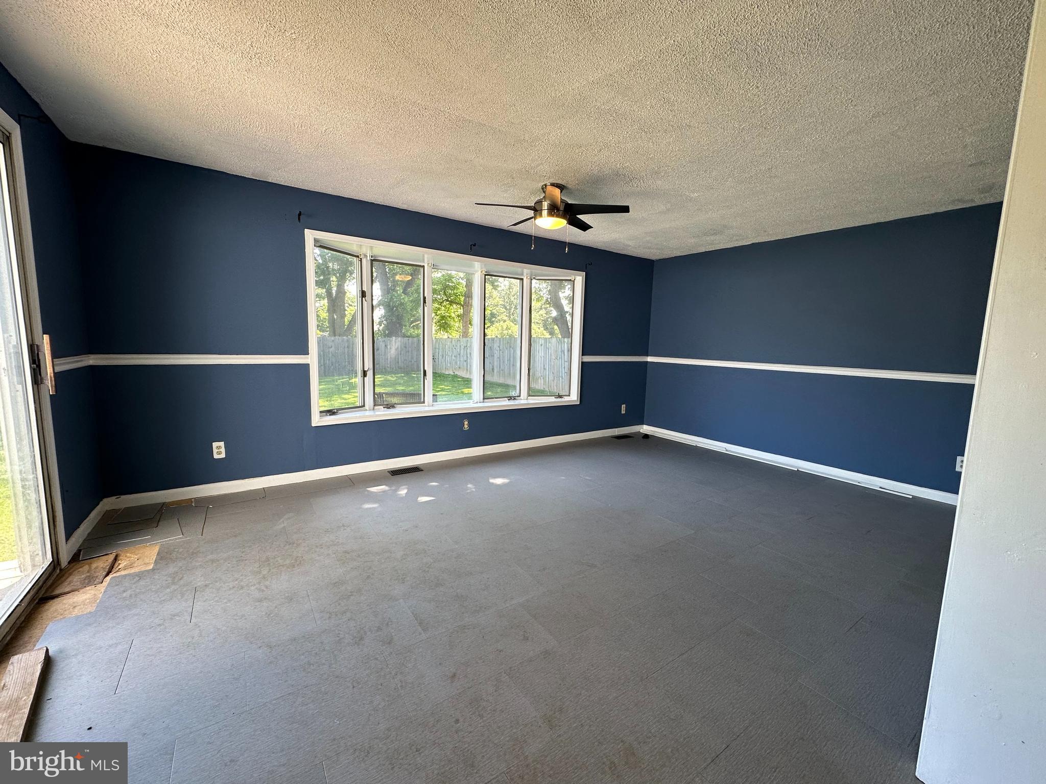 11903 Indigo Road Silver Spring, MD 20906 - Photo 9 of 29 Family room
