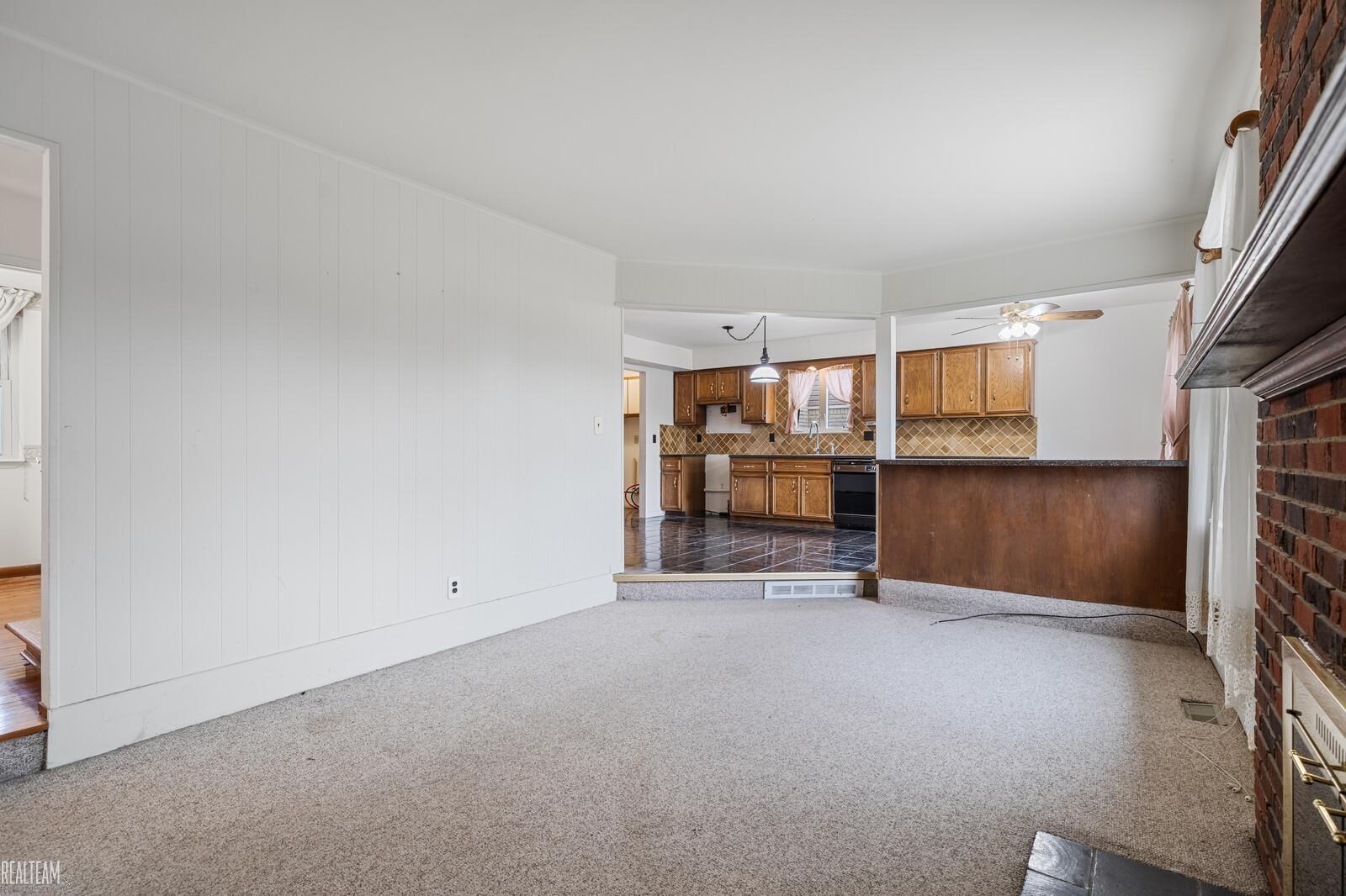 47447 Royal Road Macomb, MI 48044 - Photo 13 of 37 50163392-ebb5fbcb-bbfe-4ea2-92cb-27bdeef543f5.JPG