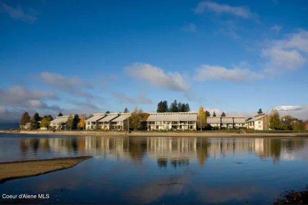 $650,000 | 301 Iberian Way, Unit 223, Sandpoint, ID 83864