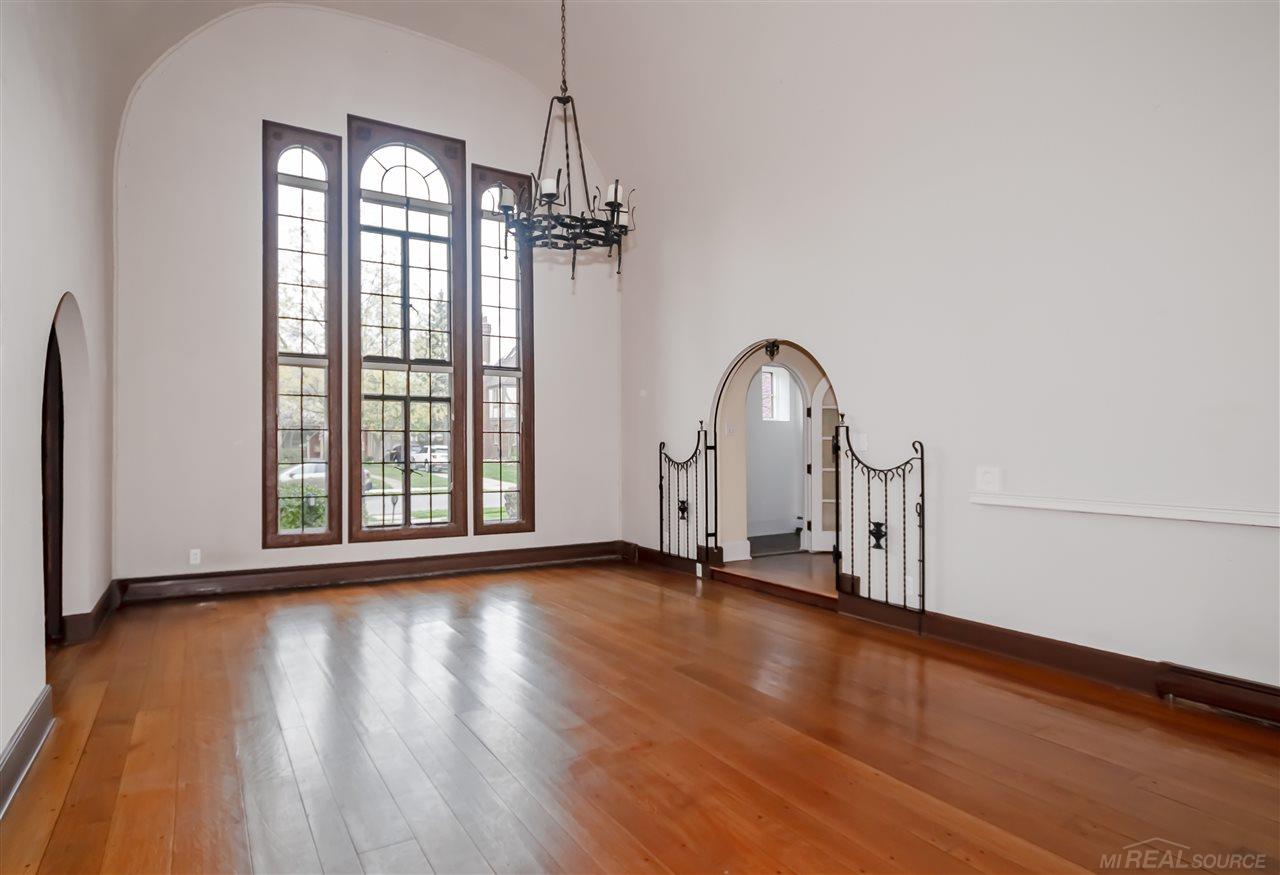 762 Bedford Road Grosse Pointe, MI 48230 - Photo 7 of 57 50039523-6.JPG