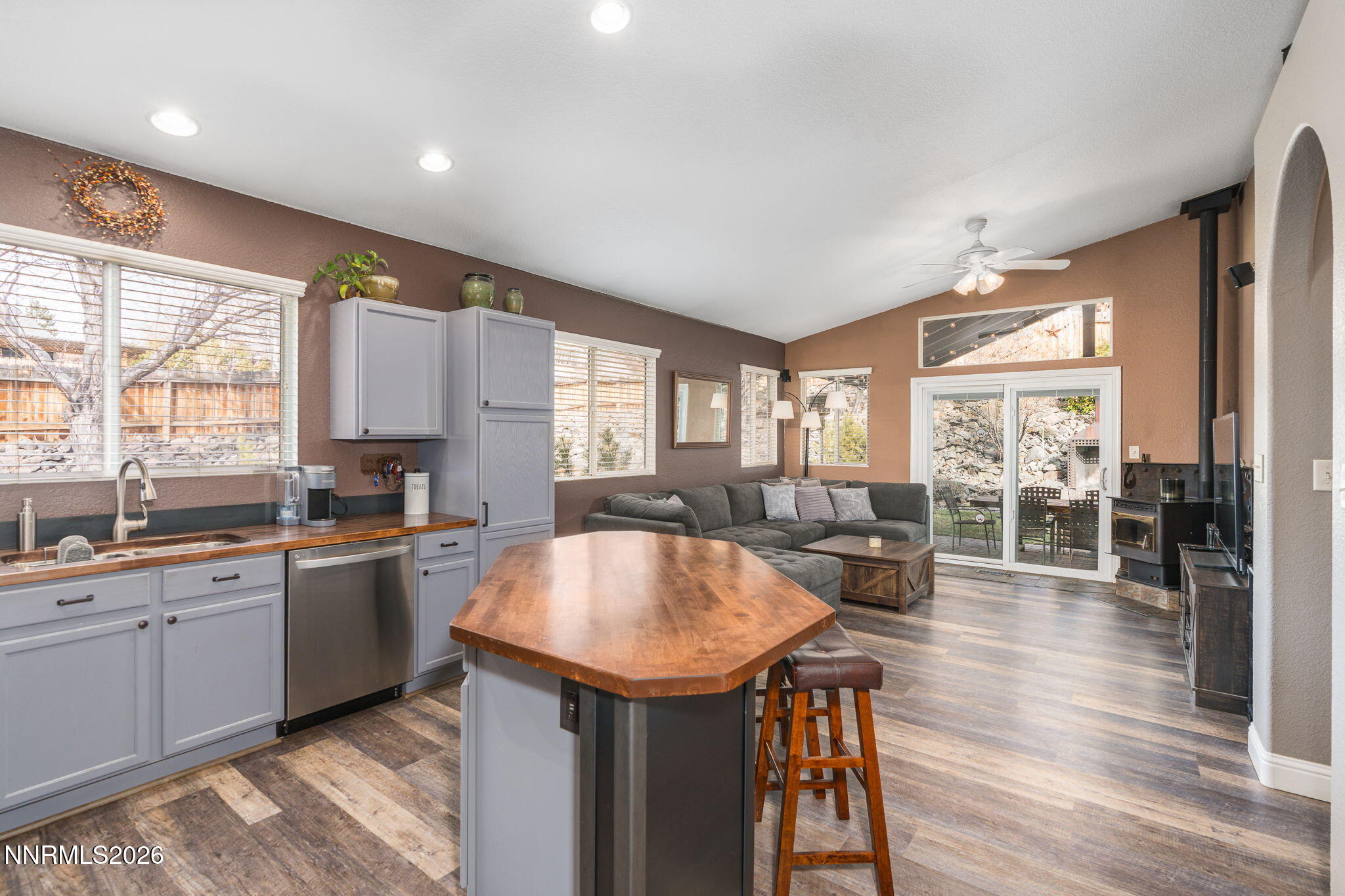 1530 Springfield Park Drive Reno, NV 89523 - Photo 9 of 31 13-web-or-mls-untitled-33