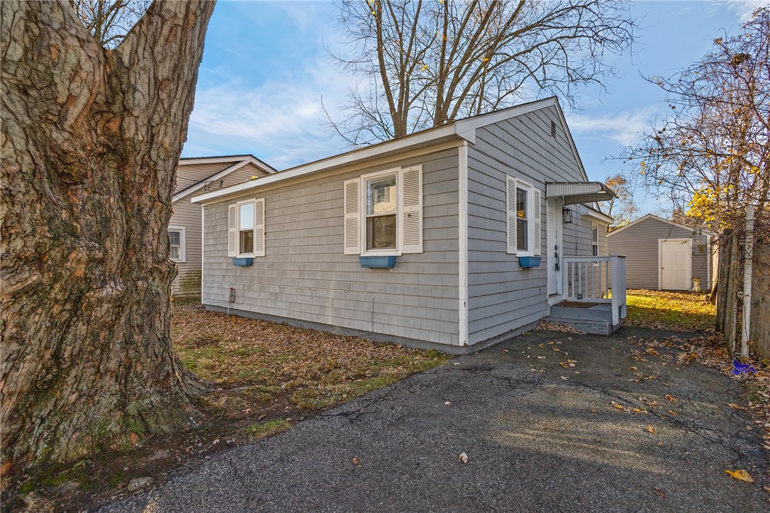 19 Curtis Street Warwick, RI 02889 - Photo 2 of 29