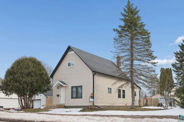 $225,000 | 1318 6th Street West, Ashland, WI 54806