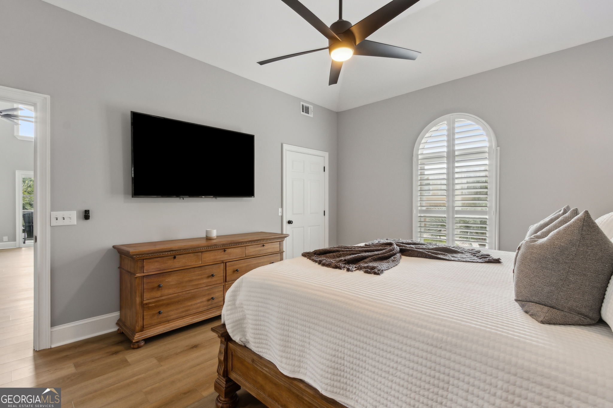 6 Stewart Lane Jekyll Island, GA 31527 - Photo 32 of 95 a bedroom with a bed and a flat screen tv