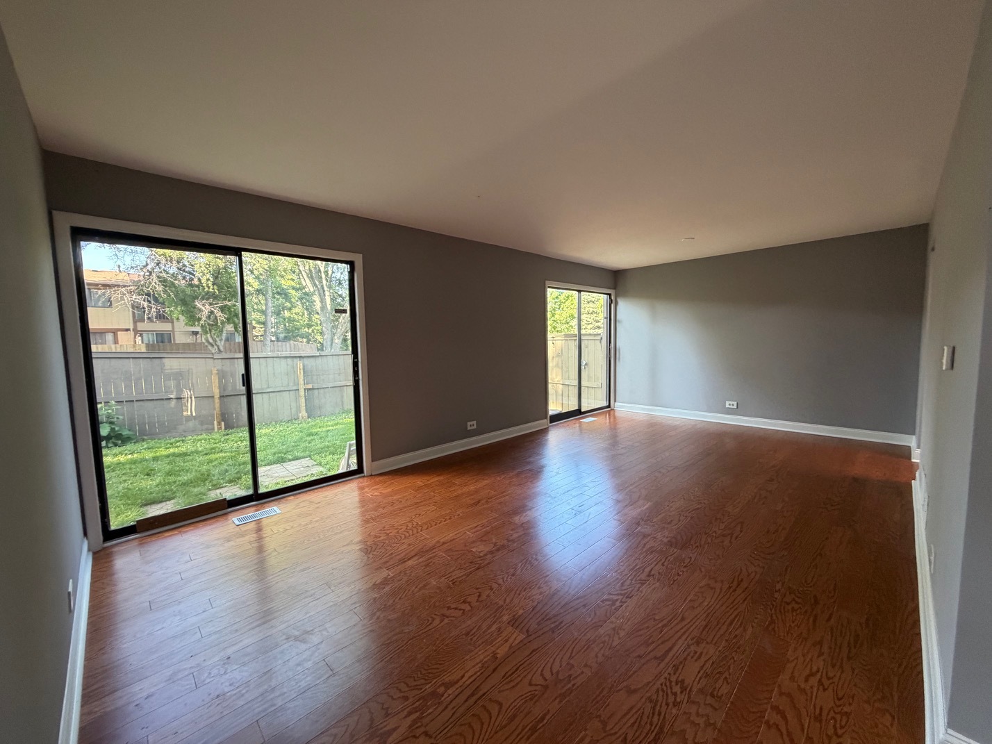 800 Oregon Trail Roselle, IL 60172 - Photo 4 of 33