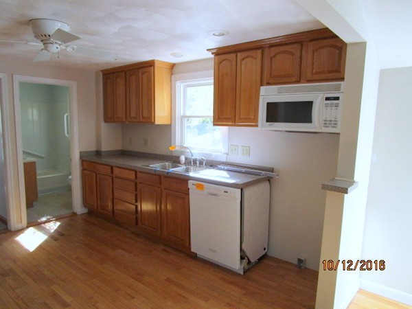 464 Sunderland Road Worcester, MA 01604 - Photo 4 of 9 Gallery Image 4